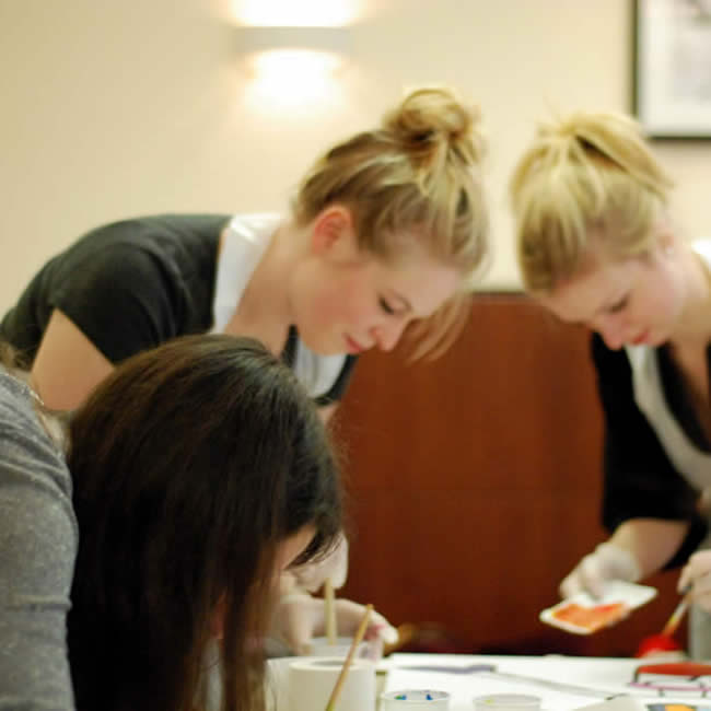 Kresatives Teambuilding mit FIRMEN MALEN