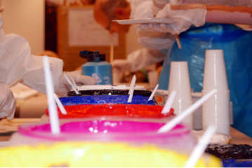 Teambuilding Workshop in Düsseldorf mit Farben, Pinseln und Teamprozess